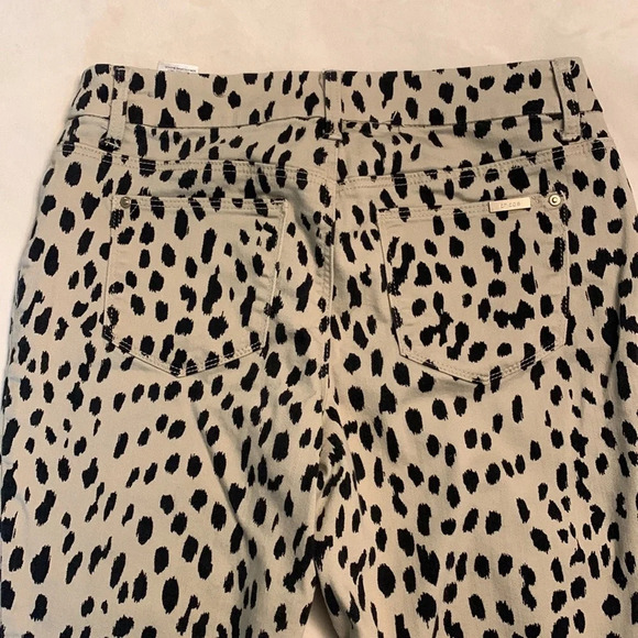 Chicos size 4r khaki black animal print so slimming girlfriend slim leg ankle - Picture 4 of 6